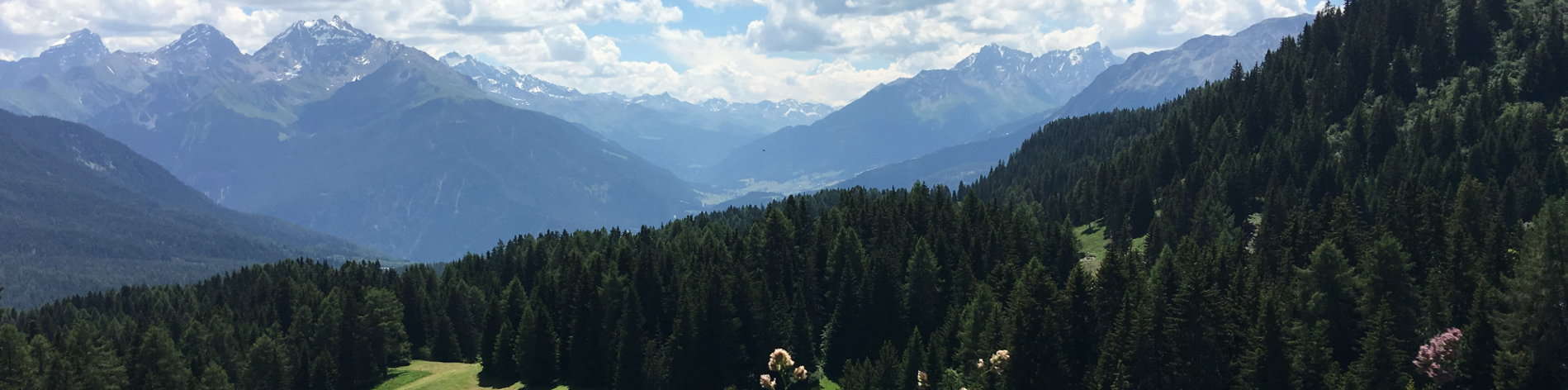 BILD Chalet God Lai: Blick in die Berge